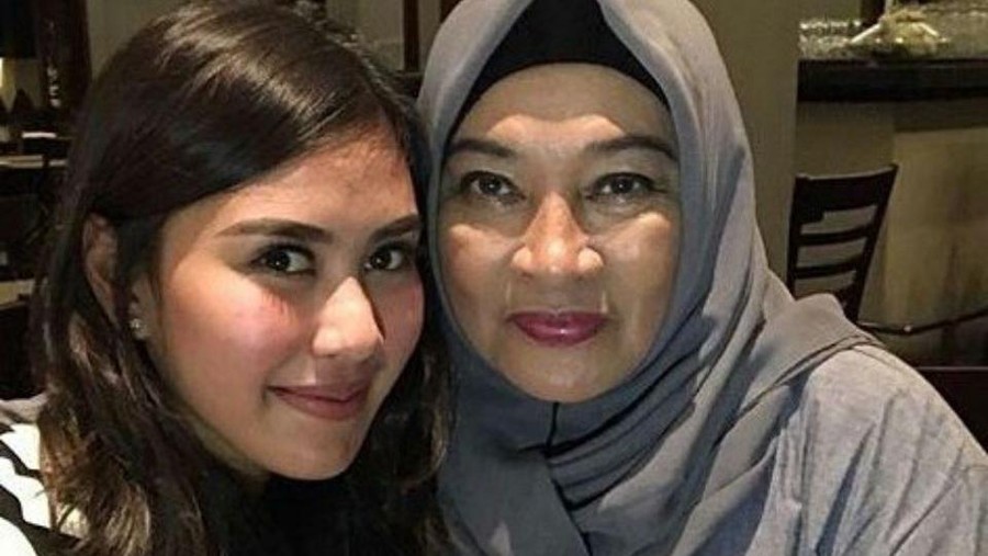 Syahnaz dan Ibunda Jeje Govinda Syahnaz dan Ibunda Jeje Govinda