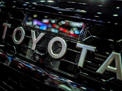FILE PHOTO: The Toyota logo is pictured at the 43rd Bangkok International Motor Show, in Bangkok, Thailand, March 22, 2022. REUTERS/Athit Perawongmetha/File Photo
