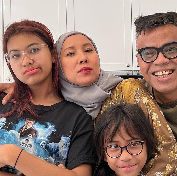 <p>Dari pernikahannya dengan Riani Wahyuningsih, Abdel Achrian memiliki dua orang anak perempuan, Bunda. Mereka bernama Latisha Amira Gumala Achrian dan Delisha Achrian. (Foto: Instagram @abdelachrian)<br /><br /><br /></p>