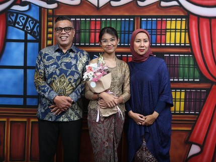 5 Potret Anak Gadis Abdel Achrian yang Jarang Tersorot, Dipuji Cantik