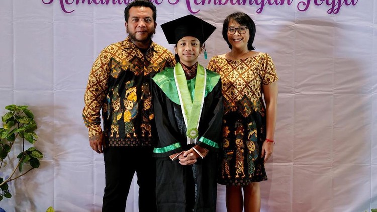 anak Erix Soekamti