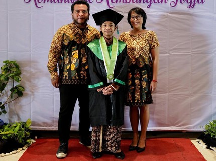 Terpopuler: Gaya Parenting Erix Soekamti, Anak Disuruh Magang Jadi Cleaning Service