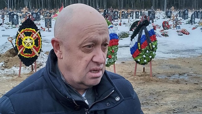 Sejumlah pengamat meyakini bahwa Yevgeny Prigozhin, bos tentara bayaran Rusia, Wagner Group, usai kecelakaan pesawat di Tver pekan lalu.