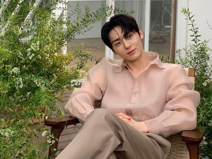 Kisah Pilu Idol K-Pop Hwang Min Hyun Dipaksa Minum 1,2 Liter Susu Sehari saat Trainee