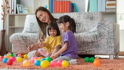 Sambut Hari Anak Nasional, Ini Tips Main di Lantai yang Aman untuk Anak