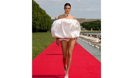 Jadi Model Show Jacquemus, Kendall Jenner Disebut Pakai Popok Jumbo