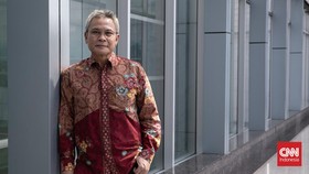 Johan Budi Singgung Pintu Depan & Belakang Jokowi soal Dukung Capres
