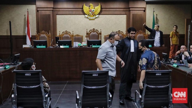 Majelis hakim menolak eksepsi terdakwa kasus korupsi menara BTS, Komisaris PT Solitech Media Sinergy, Irwan Hermawan.