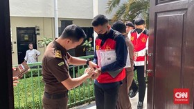 Ditegur Jaksa Tak Pakai Hitam Putih, Mario Dandy Pilih Baju Dongker