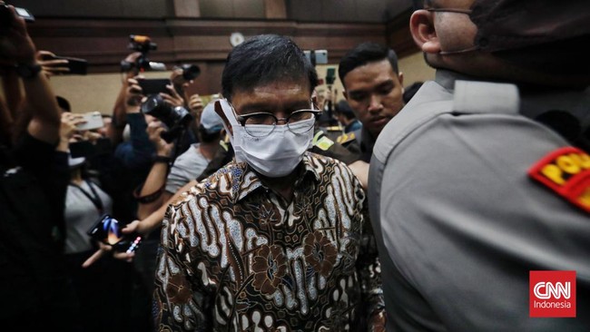 Mantan Menkominfo Johnny G Plate disebut memakai dana korupsi menara BTS BAKTI Kominfo untuk membari bantuan ke korban banjir di Flores Timur, NTT.
