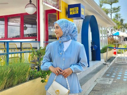 5 Potret OOTD Hijab Modis ala Nabila Ishma yang Disebut Tak Pernah Gagal