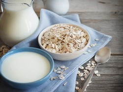 Lebih Sehat Susu atau Oat Milk ? Ini Penjelasannya