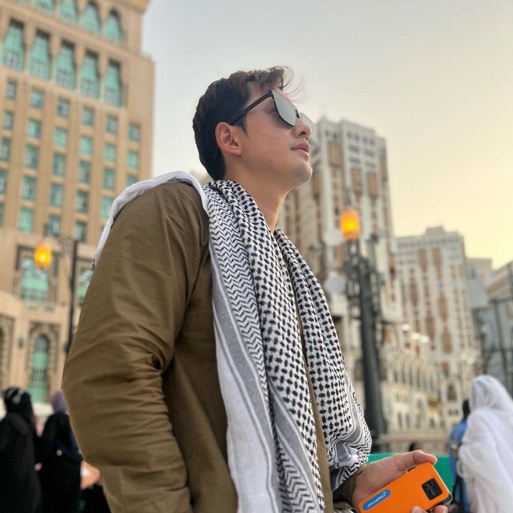 <p>Kiki Farrel sudah berada di Tanah Suci sejak awal Juni untuk melaksanakan ibadah haji, Bunda. Ia pun membagikan beberapa potretnya pada laman Instagram. (Foto: Instagram: @kikifarrel_)</p>