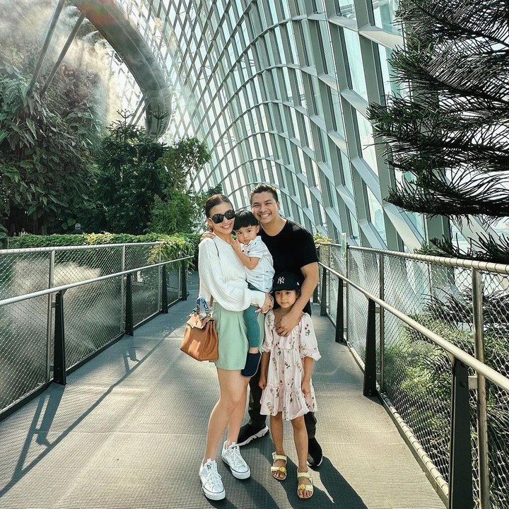 <p>Setelah menikah dengan Glenn Alinskie, Chelsea Olivia dikaruniai dua orang anak, Bunda. Mereka adalah Nastusha Olivia Alinskie dan Dante Oliver Alinskie. (Foto: Instagram: @chelseaoliviaa)</p>