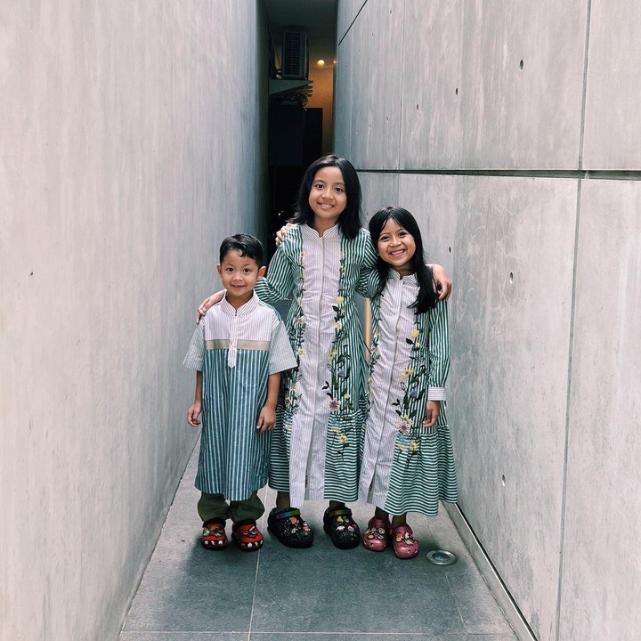 <p>Kekompakan ketiga anak Natasha Rizky dan Desta ini pun menarik perhatian netizen. Tak sedikit dari mereka yang mendoakan agar ketiganya menjadi anak yang saleh dan salehah. (Foto: Instagram: @natasharizkynew)</p>