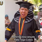 Model Toga Terbaru Wisuda UPI Jadi Sorotan, Viral di TikTok Disebut Mirip Jubah Ular Kobra!