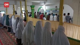 VIDEO: Jemaah Tarekat Naqsabandiyah di Padang Salat Iduladha Hari Ini