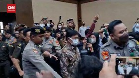 VIDEO: Momen Johnny G Plate Jalani Sidang Perdana Kasus BTS