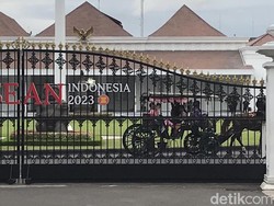 Gemas! Sedah Mirah dan Adiknya Dada-dada saat Naik Andong di Gedung Agung