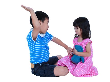 Cara Menghilangkan Kebiasaan Anak Teriak dan Memukul Tanpa Emosi
