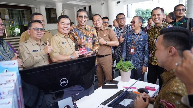 Perdana di RI, Bank Jatim Terapkan Penggunaan KTP Digital