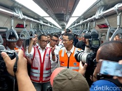 Jelang Peluncuran, Menhub-Heru Budi Tinjau Depo hingga Jajal LRT Jabodebek