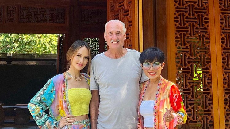 cinta laura