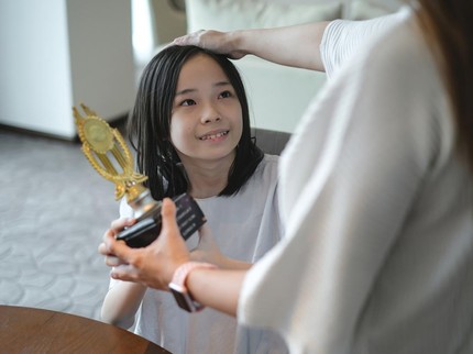 25 Contoh Kalimat Congratulation & Compliment Bahasa Inggris, Ajarkan ke Anak
