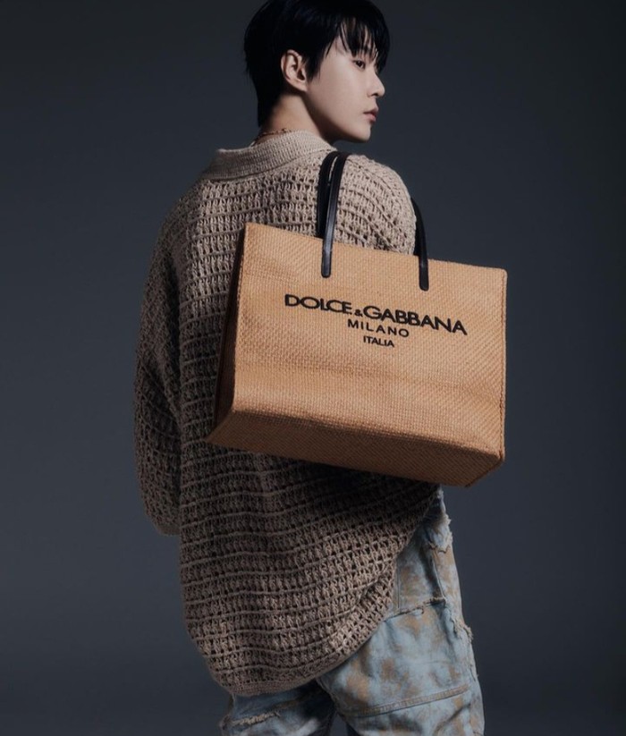 Doyoung baru-baru ini diketahui menghadiri DGSS24 Men’s Fashion Show in Milan dan mendapat sambutan luar biasa dari para penggemarnya/Foto: instagram.com/nct