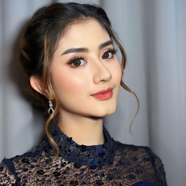 Pamer Lagi Minum Susu Pakai Botol Bayi, Ghea Youbi Banjir Kritikan