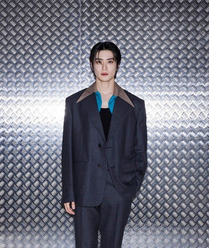 Ia kerap diundang dalam berbagai pertunjukkan fashion, salah satunya dalam acara The Prada SS24 Menswear Show in Milan pada Juni 2023 ini/Foto: instagram.com/prada