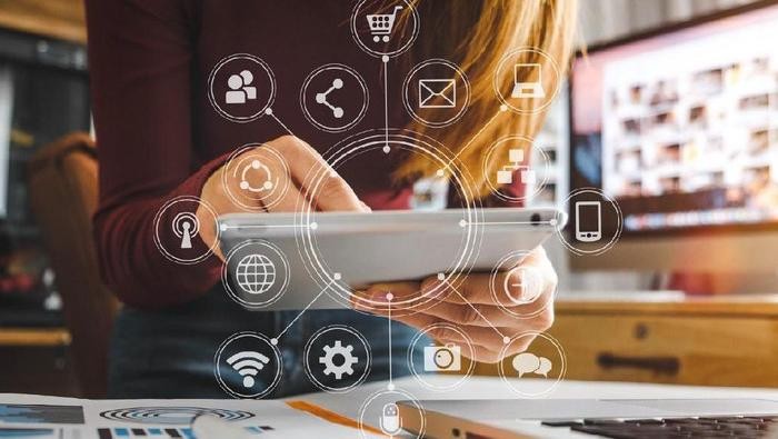 Di era digital, transformasi teknologi menjadi kebutuhan mendesak bagi UMKM (Usaha Mikro, Kecil, dan Menengah) agar tetap kompetitif.