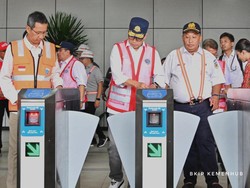 LRT Jabodebek Bakal Beroperasi, Menhub Harap Warga Beralih ke Angkutan Umum