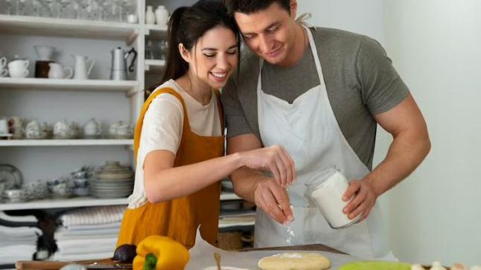 Peka pada hal positif yang dilakukan pasangan. foto freepik.com: freepik