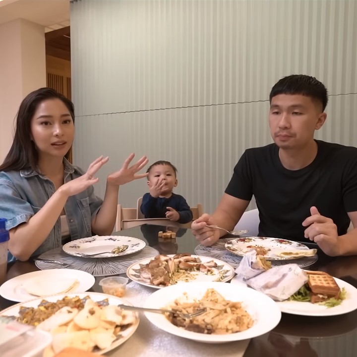 <p>Nikita juga menyebut jika sang anak mulai memilih-milih makanannya. Artis yang akrab disapa Niki ini pun mulai menghubungi seorang <em>feeding specialist</em>. (Foto: YouTube Nikita Willy Official)</p>
