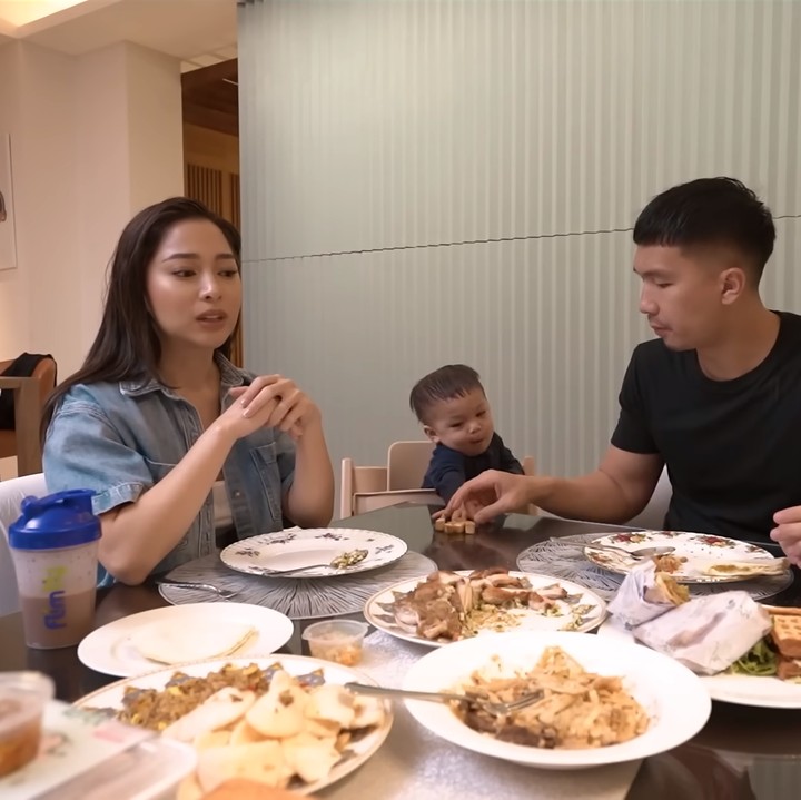 <p>Nikita mengaku kelakuan sang anak yang tak mau makan ini membuatnya gemas. Karena tak ingin dilihat sang anak, ia pun melampiaskan perasaannya ini pada sang suami. "Malamnya saja kayak ngeluh sama Indra, 'Ugh kapan sih dia mau makan, gitu." (Foto: YouTube Nikita Willy Official)</p>
