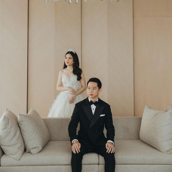 <p>Banyak netizen yang memuji kecantikan serta ketampanan keduanya. Tak sedikit yang mendoakan agar keduanya selalu mendapatkan kebahagiaan, Bunda. (Foto: Instagram: @valenciatanoe)</p>