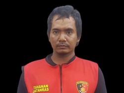 Motif Pria Pakai Sandal Berpaku Bocorkan Ban di Surabaya Bikin Elus Dada