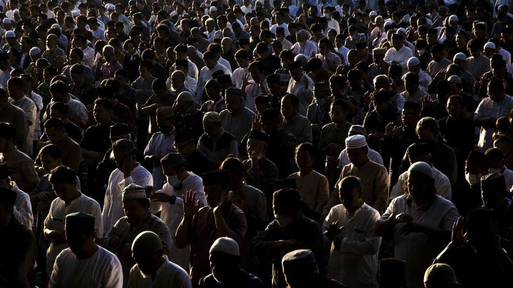 Apakah Makmum Wajib Membaca Al-Fatihah saat Shalat Berjamaah?