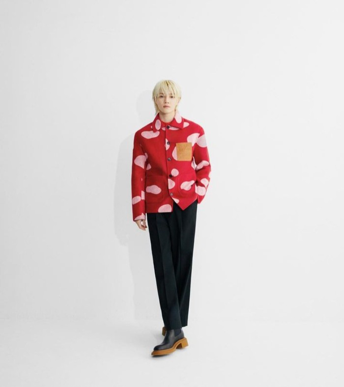 Terakhir, ada sang leader, Taeyong yang baru saja diumumkan sebagai Global Brand Ambassador LOEWE, rumah fashion yang didirikan di Spanyol/Foto: instagram.com/nct