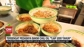 VIDEO: Tersengat Pedasnya Bakmi Chili Oil 