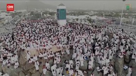 VIDEO: Momen Jemaah Haji Panjatkan Doa di Jabal Rahmah
