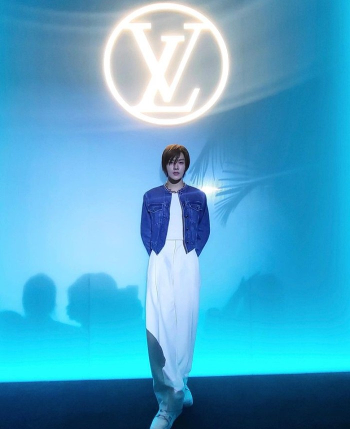 Tidak berbeda jauh dari Winwin, Yuta juga diketahui sebagai Friend of The House Louis Vuitton, brand fashion mewah asal Paris/Foto: instagram.com/nct