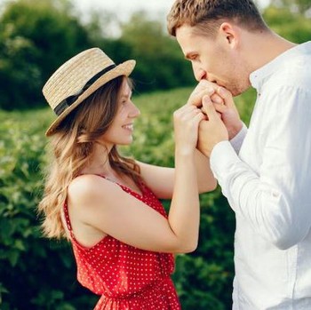 4 Tipe MBTI yang Paling Romantis dalam Hubungan