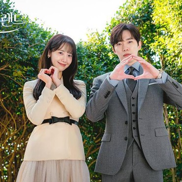 Agensi Kompak Bantah Rumor Pacaran Yoona SNSD dan Junho 2PM