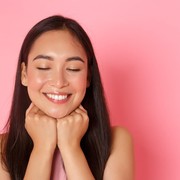 Bye Wajah Kusam! Ini 6 Kebiasaan yang Bikin Wajah Cerah dan Glowing