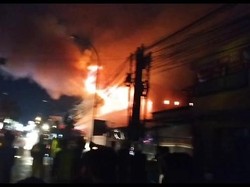 Toko Mebel di Bandung Terbakar, Petugas Damkar Alami Sesak Napas