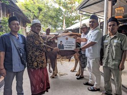 Prabowo Salurkan Ratusan Hewan Kurban ke Ponpes dan Ormas Islam di Jatim