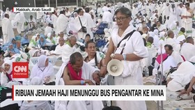 VIDEO: Ribuan Jemaah Haji Menunggu Bus Pengantar ke Mina