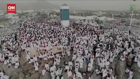 VIDEO: Momen Jemaah Haji Penuhi Jabal Rahmah untuk Akhiri Wukuf